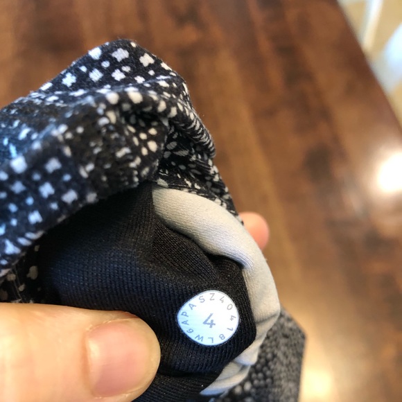 Lululemon size 4 align crop 21” - Picture 3 of 5